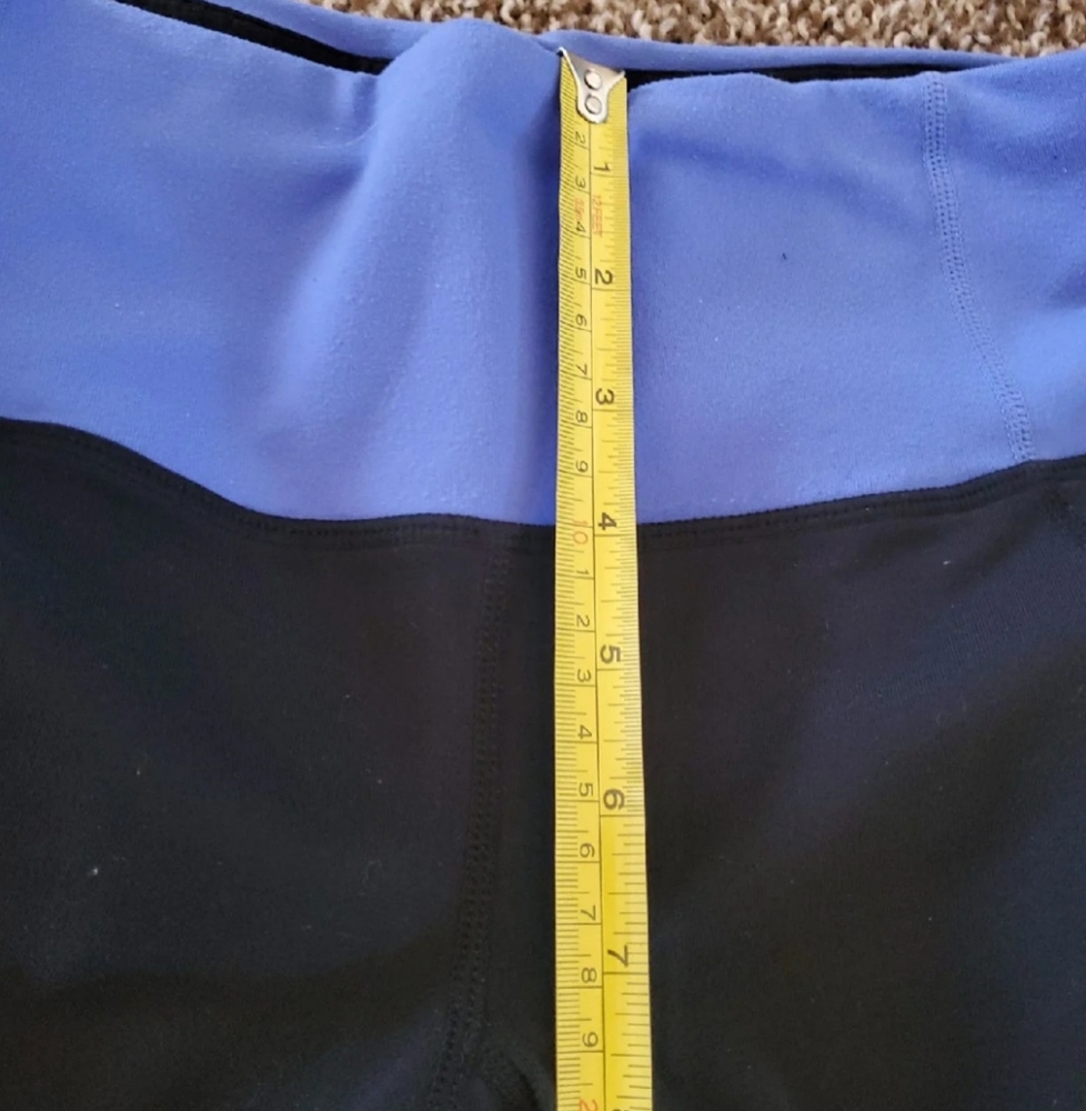 Lululemon crops with slit - Picture 7 of 8